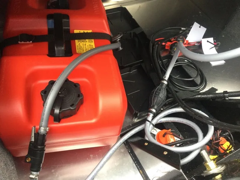 Slide: The Image of Tracker Bass Tracker Classic XL 2026 - 5