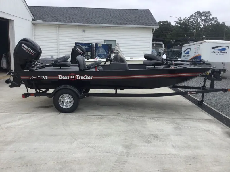 Slide: The Image of Tracker Bass Tracker Classic XL 2026 - 7