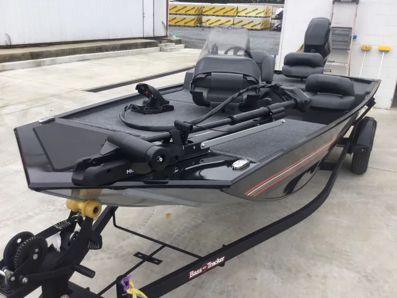 Slide: The Image of Tracker Bass Tracker Classic XL 2026 - 8