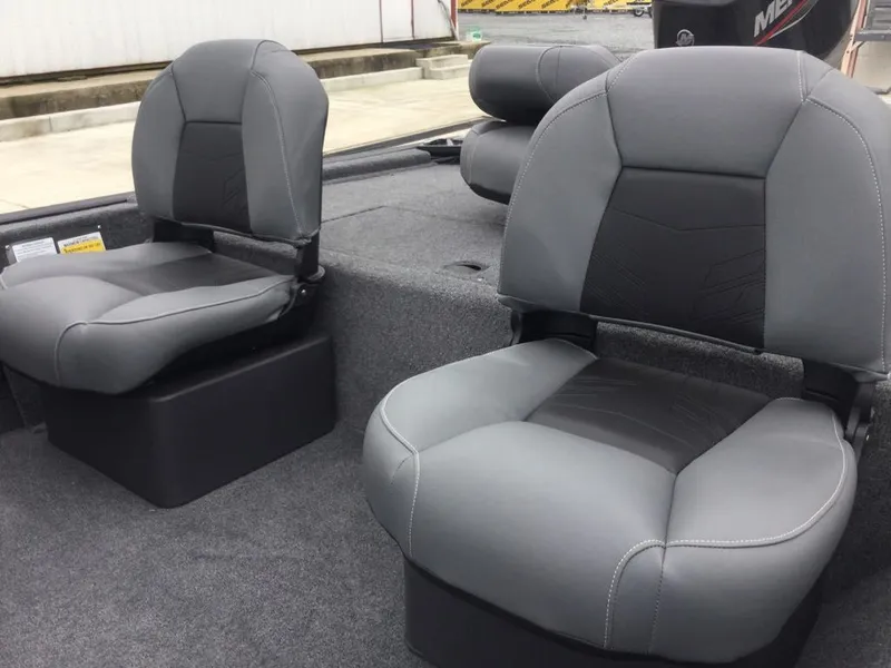 Slide: The Image of Tracker Bass Tracker Classic XL 2026 - 9