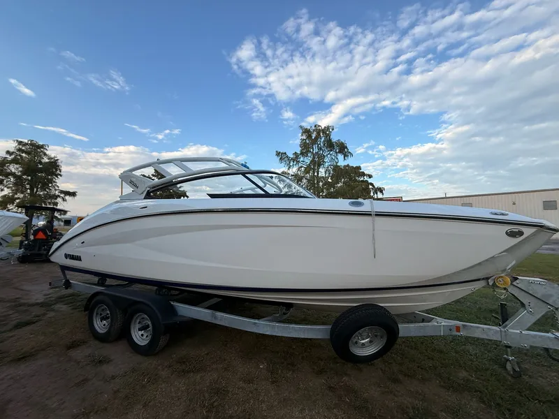 The Image of Yamaha 252S 2025 - 1