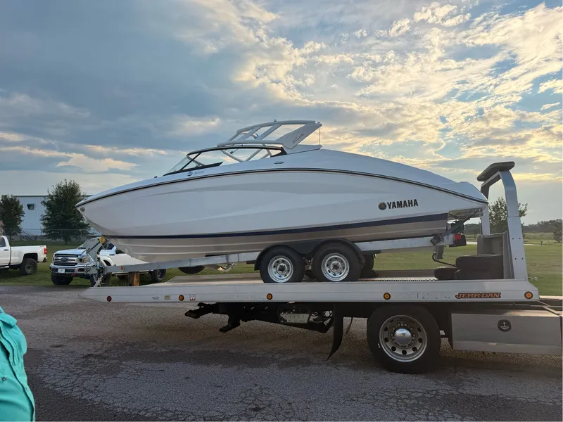 Slide: The Image of Yamaha 252S 2025 - 14