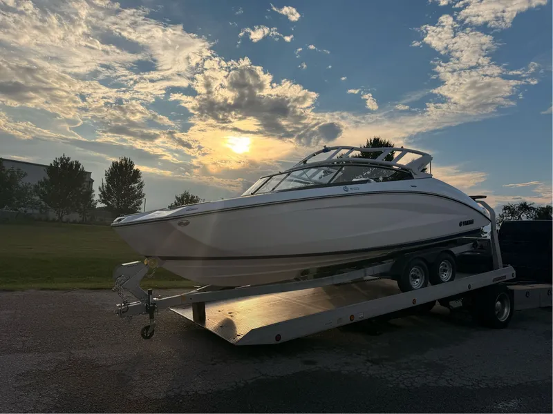 Slide: The Image of Yamaha 252S 2025 - 17