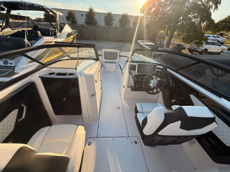 Slide: The Image of Yamaha 252S 2025 - 31