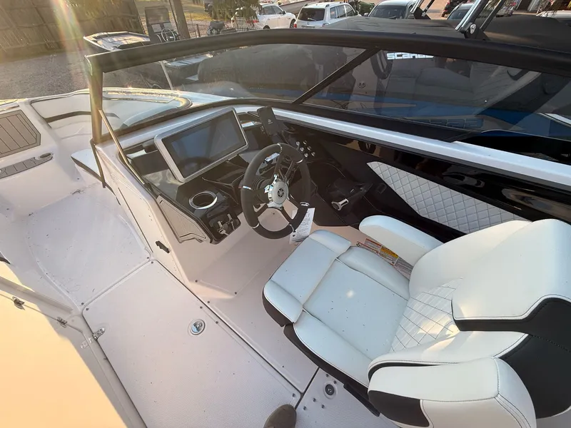 Slide: The Image of Yamaha 252S 2025 - 35