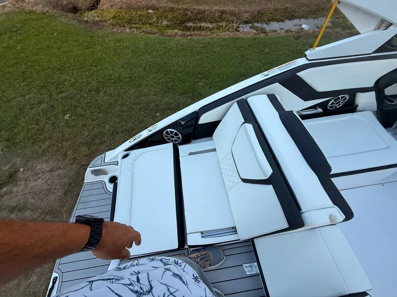 Slide: The Image of Yamaha 252S 2025 - 8