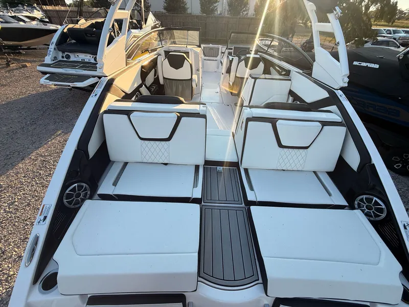 Slide: The Image of Yamaha 252S 2025 - 12