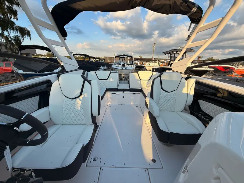 Slide: The Image of Yamaha 252S 2025 - 17