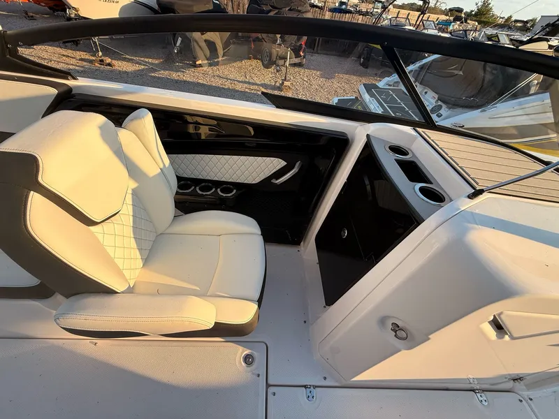 Slide: The Image of Yamaha 252S 2025 - 19