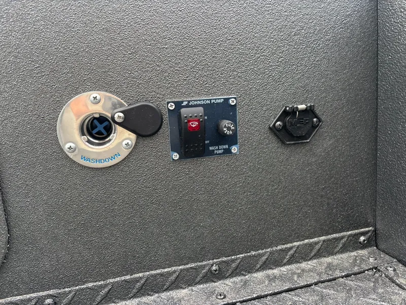 Slide: The Image of SeaArk Pro Cat 240 2026 - 13