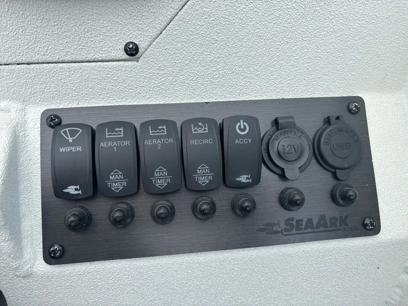 Slide: The Image of SeaArk Pro Cat 240 2026 - 19