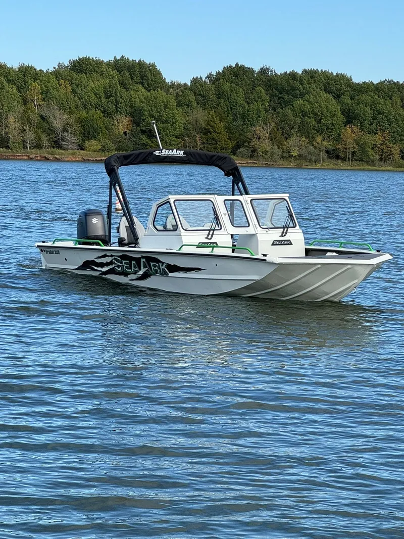 Slide: The Image of SeaArk Pro Cat 240 2026 - 20