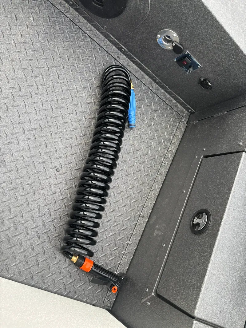 Slide: The Image of SeaArk Pro Cat 240 2026 - 21