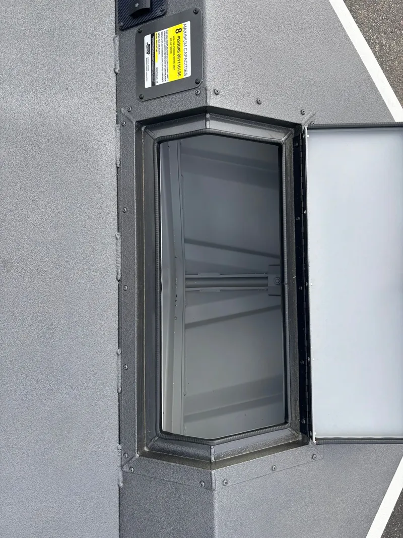 Slide: The Image of SeaArk Pro Cat 240 2026 - 22