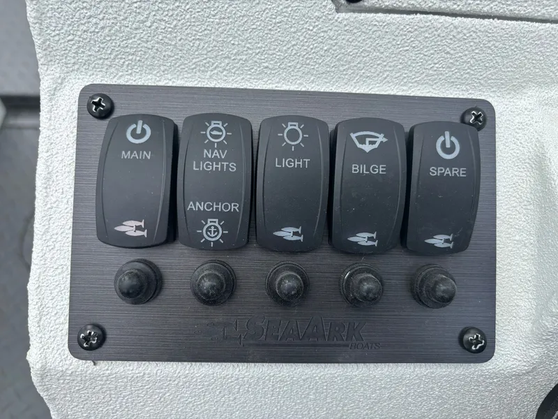 Slide: The Image of SeaArk Pro Cat 240 2026 - 23