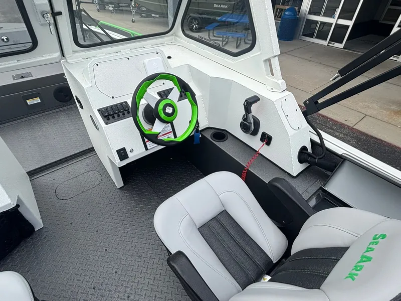 Slide: The Image of SeaArk Pro Cat 240 2026 - 24