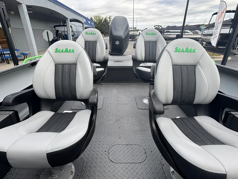 Slide: The Image of SeaArk Pro Cat 240 2026 - 26