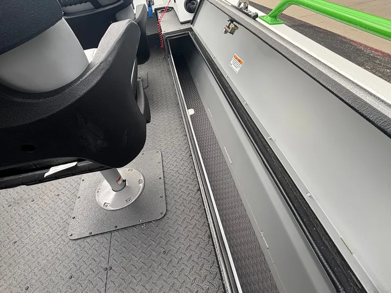 Slide: The Image of SeaArk Pro Cat 240 2026 - 27