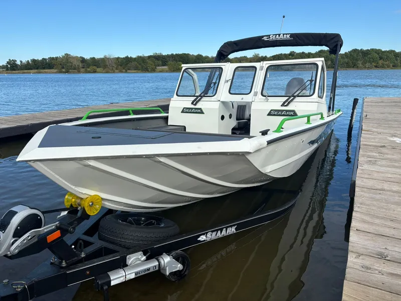 Slide: The Image of SeaArk Pro Cat 240 2026 - 3