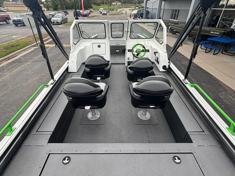 Slide: The Image of SeaArk Pro Cat 240 2026 - 31