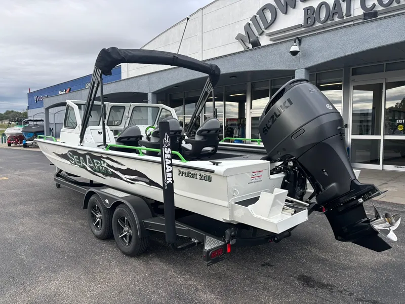 Slide: The Image of SeaArk Pro Cat 240 2026 - 34