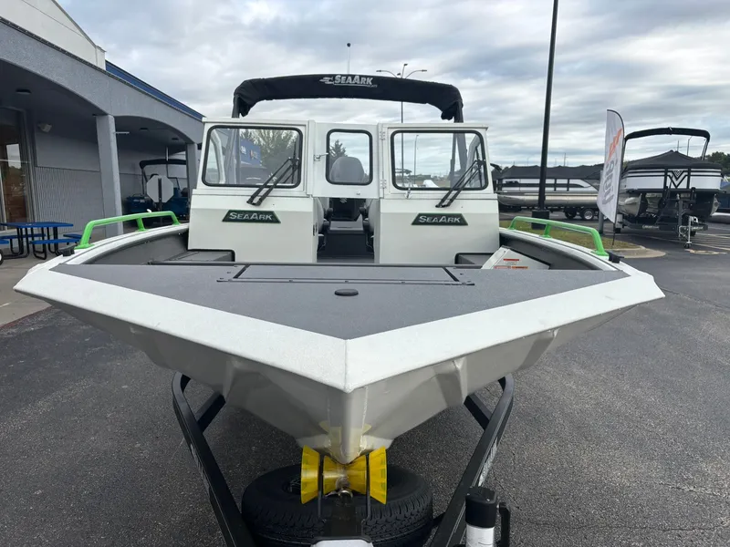 Slide: The Image of SeaArk Pro Cat 240 2026 - 39