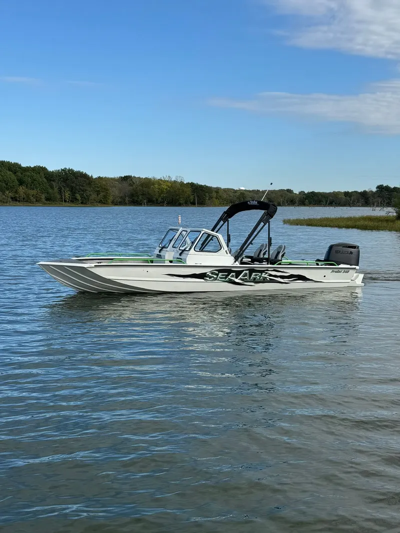 Slide: The Image of SeaArk Pro Cat 240 2026 - 5