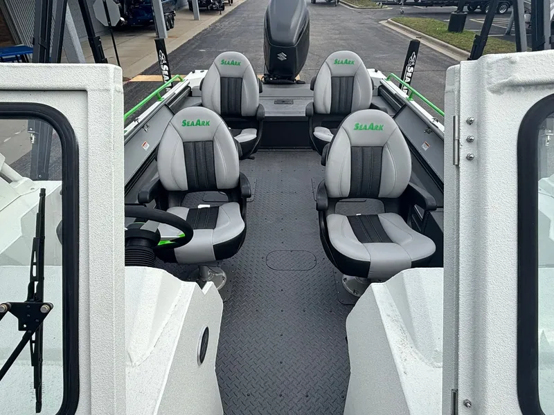 Slide: The Image of SeaArk Pro Cat 240 2026 - 7