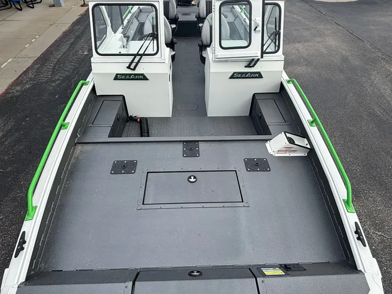 Slide: The Image of SeaArk Pro Cat 240 2026 - 8