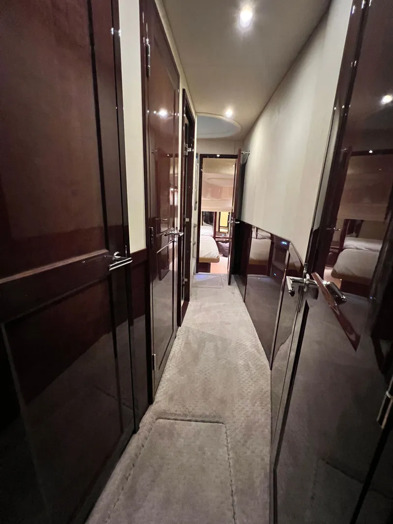 Slide: The Image of Sea Ray 58 Sedan Bridge 2009 - 29