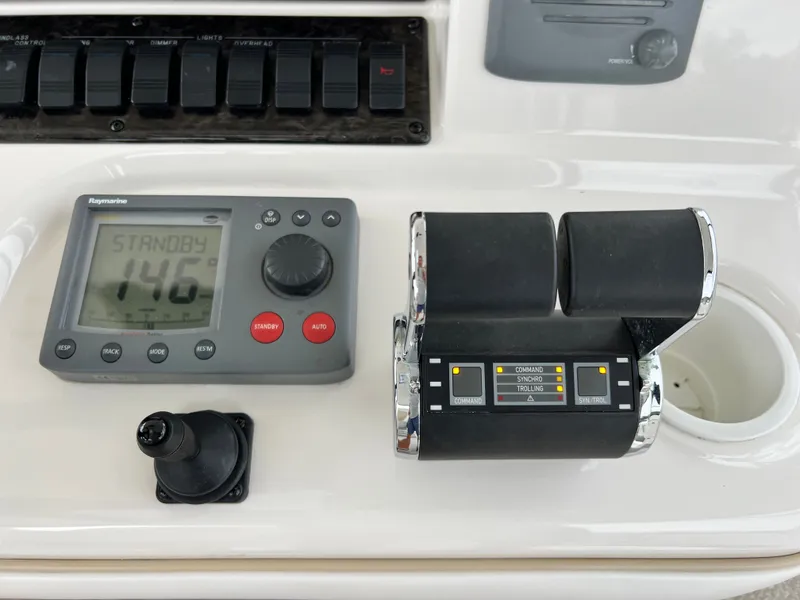 Slide: The Image of Sea Ray 58 Sedan Bridge 2009 - 37