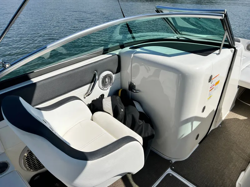 Slide: The Image of Sea Ray 260 Sundeck 2014 - 12