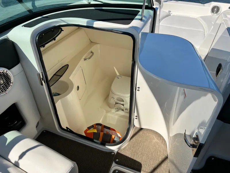 Slide: The Image of Sea Ray 260 Sundeck 2014 - 17