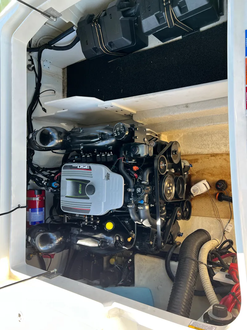 Slide: The Image of Sea Ray 260 Sundeck 2014 - 18