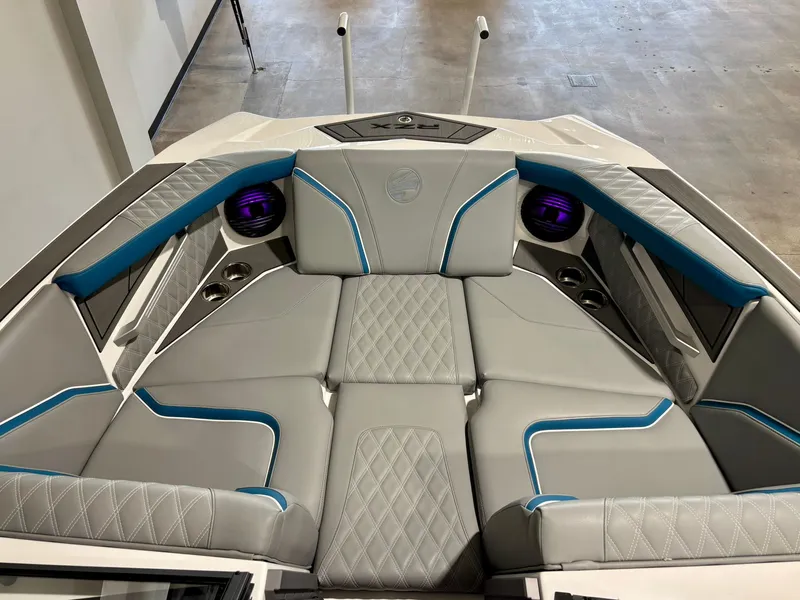 Slide: The Image of Tigé 22RZX 2025 - 10