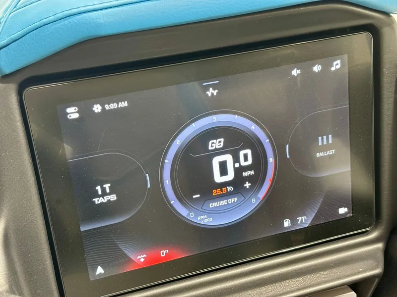 Slide: The Image of Tigé 22RZX 2025 - 11