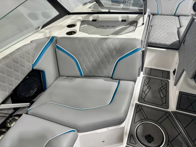 Slide: The Image of Tigé 22RZX 2025 - 17