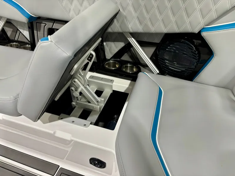 Slide: The Image of Tigé 22RZX 2025 - 21