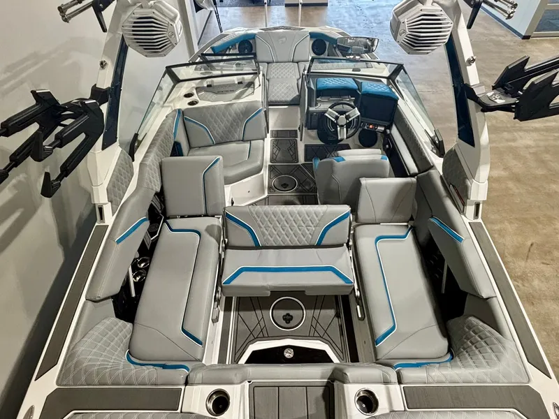 Slide: The Image of Tigé 22RZX 2025 - 27