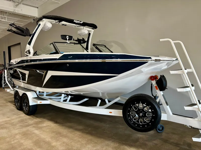 Slide: The Image of Tigé 22RZX 2025 - 38