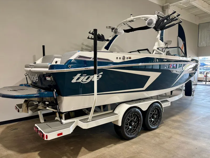 Slide: The Image of Tigé 22RZX 2025 - 39