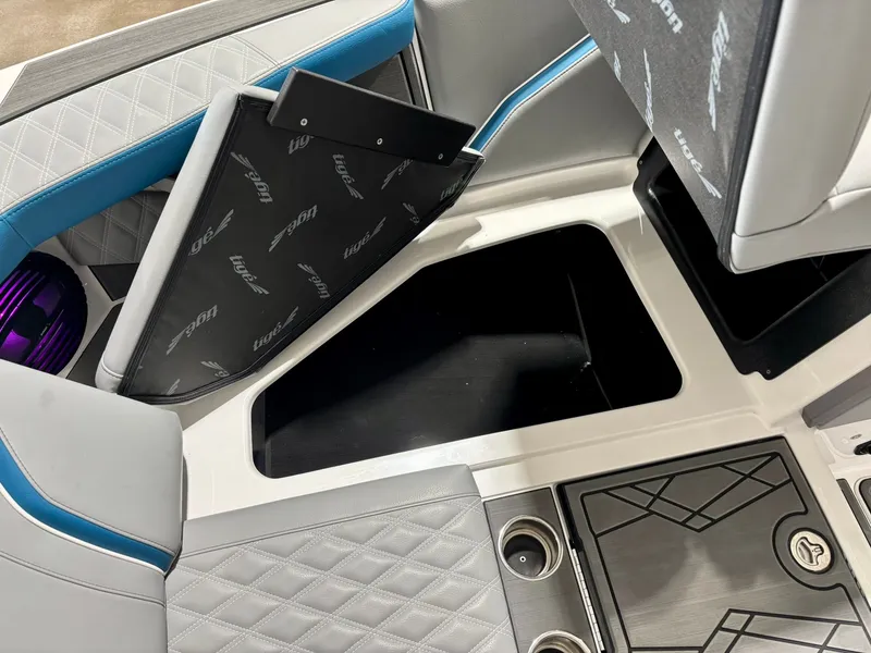 Slide: The Image of Tigé 22RZX 2025 - 6