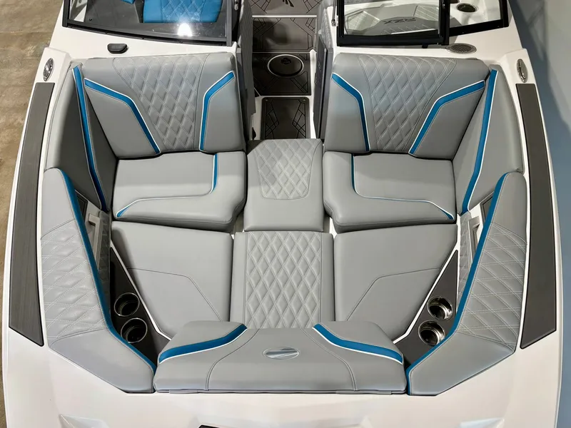 Slide: The Image of Tigé 22RZX 2025 - 9