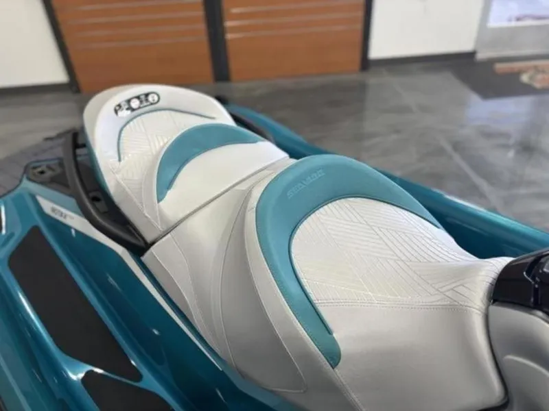 Slide: The Image of Sea-Doo GTX Limited 325 2026 - 8