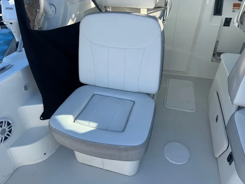 Slide: The Image of Parker Marine 2510 Xld 2021 - 17