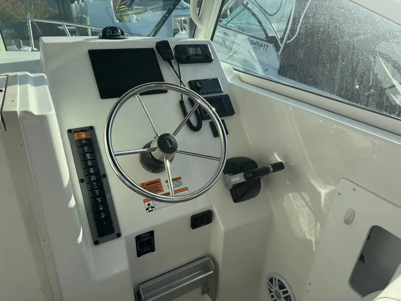 Slide: The Image of Parker Marine 2510 Xld 2021 - 5