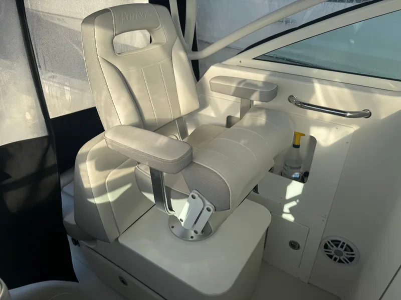 Slide: The Image of Parker Marine 2510 Xld 2021 - 8