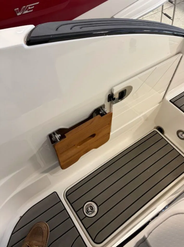 Slide: The Image of Sea Ray SLX 260 2023 - 11