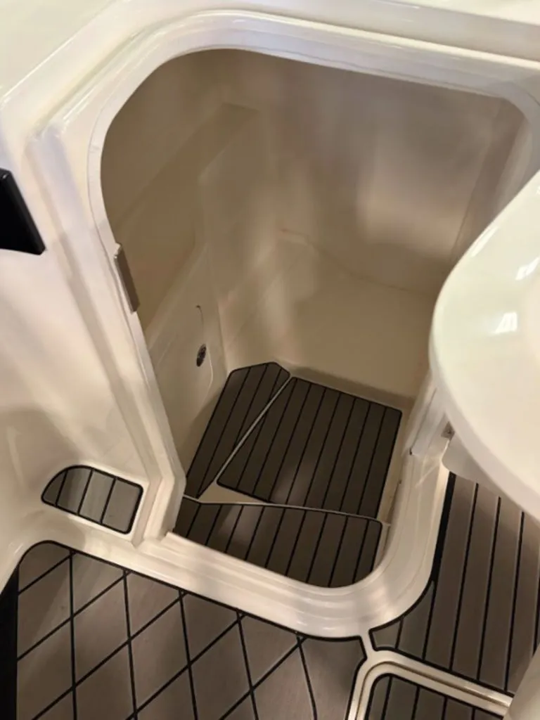 Slide: The Image of Sea Ray SLX 260 2023 - 12