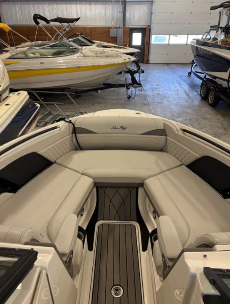 Slide: The Image of Sea Ray SLX 260 2023 - 13